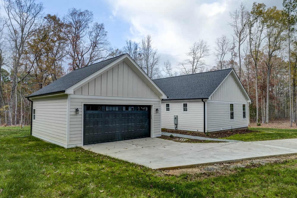 1801 Milton Road outside garage